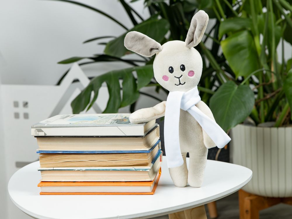 Мягкая игрушка Beastie Toys, заяц с белым шарфом в Челябинске